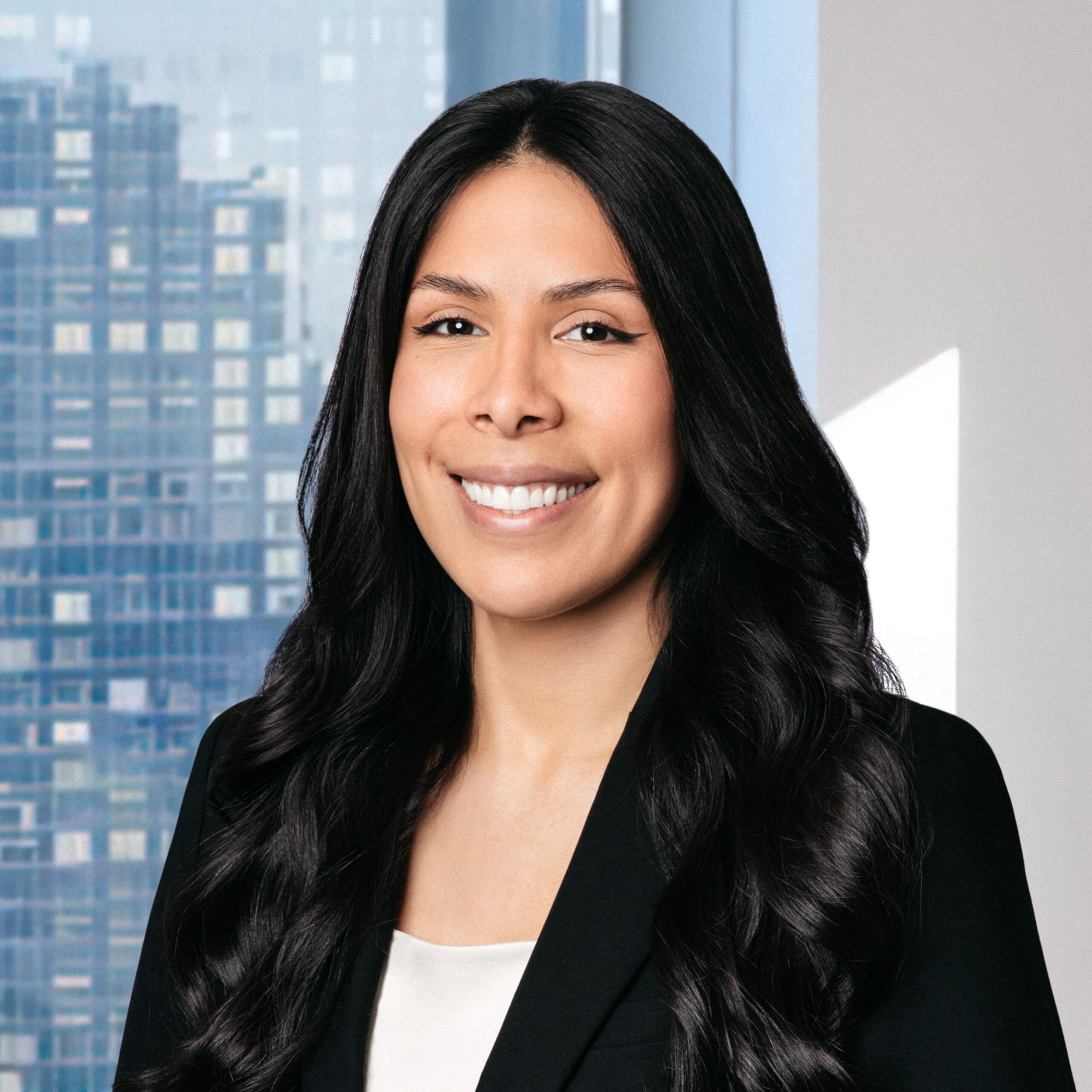 Jennifer Armas Headshot