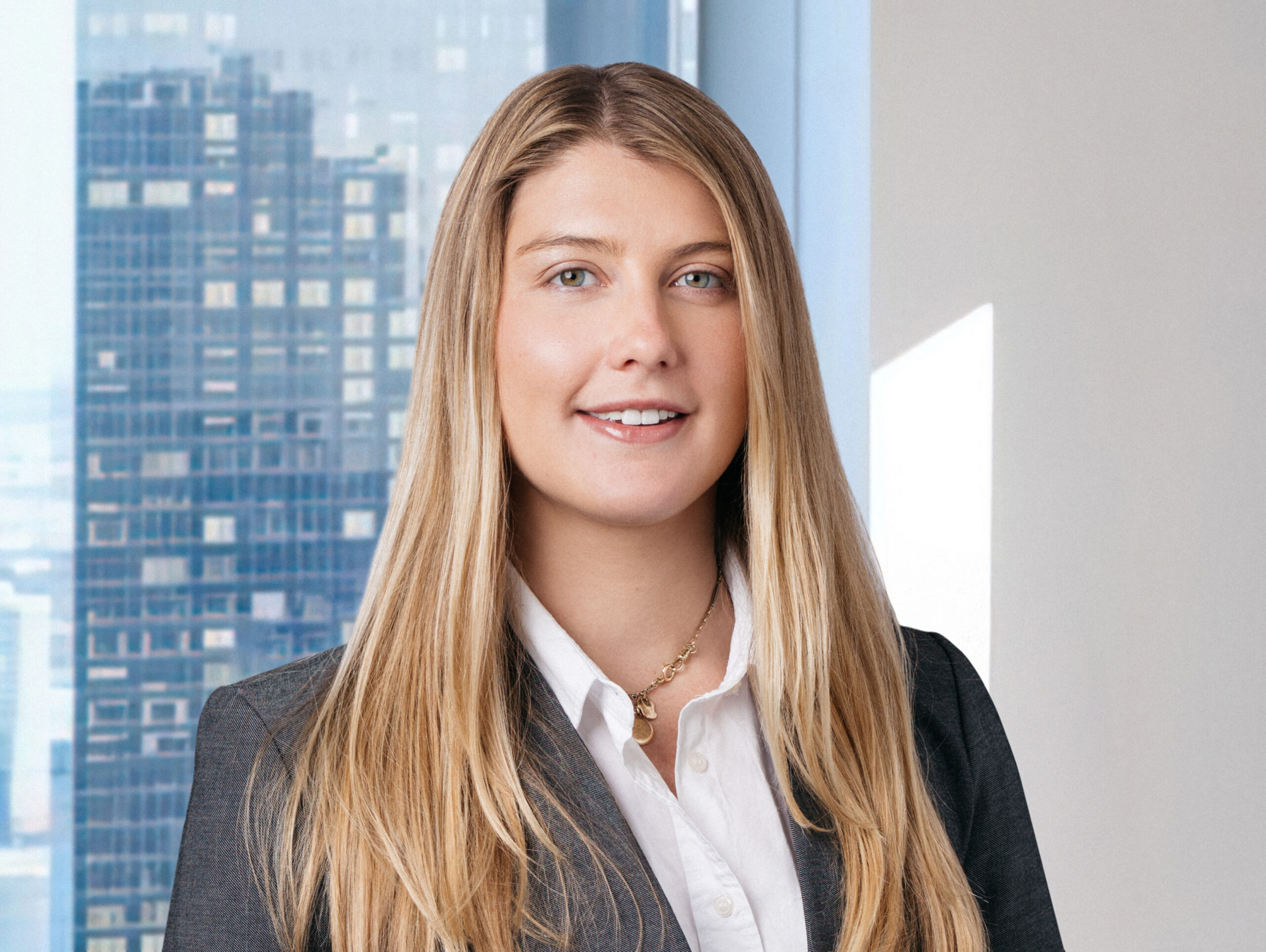Elizabeth Izlar Headshot